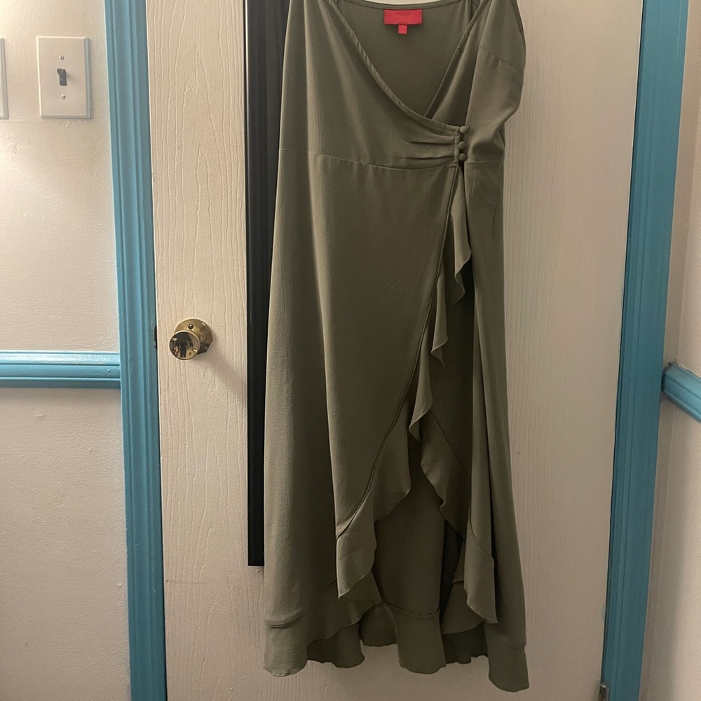 Size LARGE dress flowy & pretty bottom detail - Picture 4 of 5